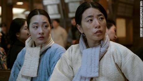 Sunja (Minha Kim) and her mother (Inji Jeong) navigate the hardships of life in Japanese-occupied Korea.