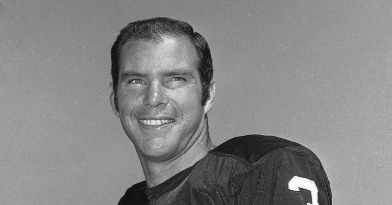 Daryle Lamonica, Hard-Throwing Quarterback, Is Dead at 80