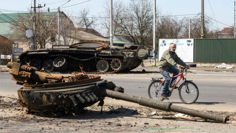 Russia’s tanks in Ukraine have a ‘jack-in-the-box’ design flaw. And the West has known about it since the Gulf war