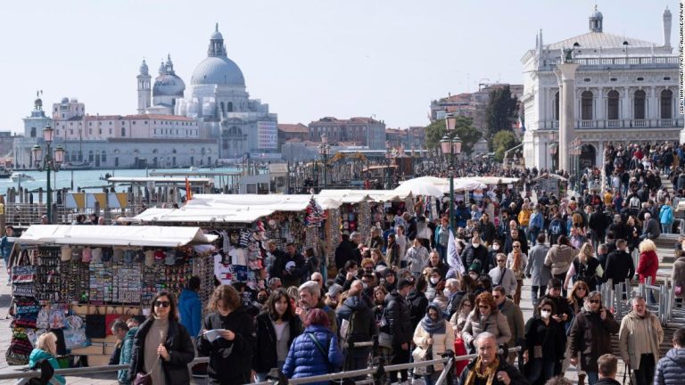 Venice opens reservation system for booking entry to the city