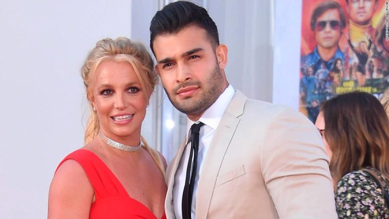 Britney Spears says she has lost her baby early in her pregnancy