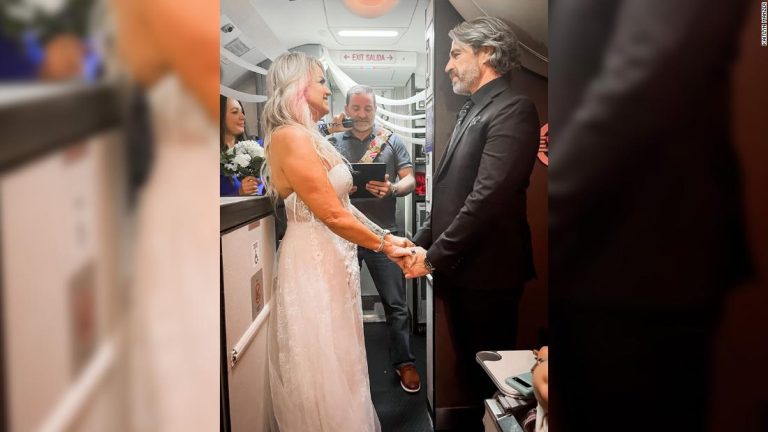 Couple gets married on Southwest flight headed to Las Vegas