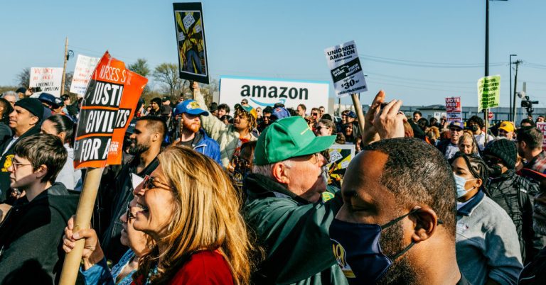 Amazon Workers Begin Voting on Union at Another Staten Island Facility