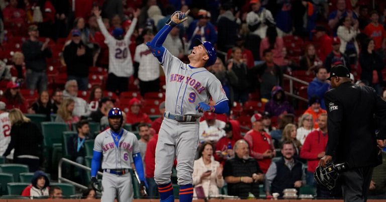 Mets Stun Cardinals With a Wild Ninth Inning Comeback