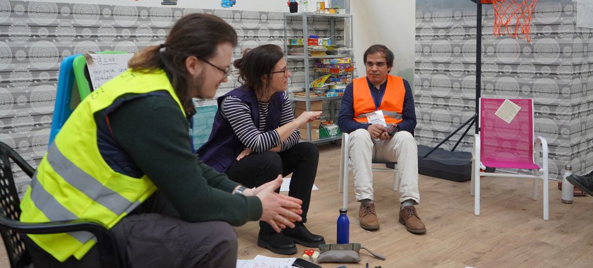 Aurang Zeb Khan (r) and other volunteers at the Mlyny transit camp, Poland