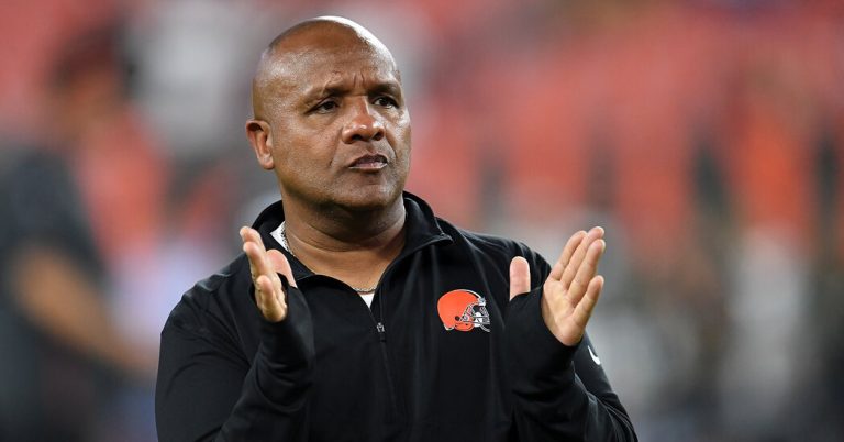 N.F.L. Finds No Proof That Browns Paid Hue Jackson to Lose Games