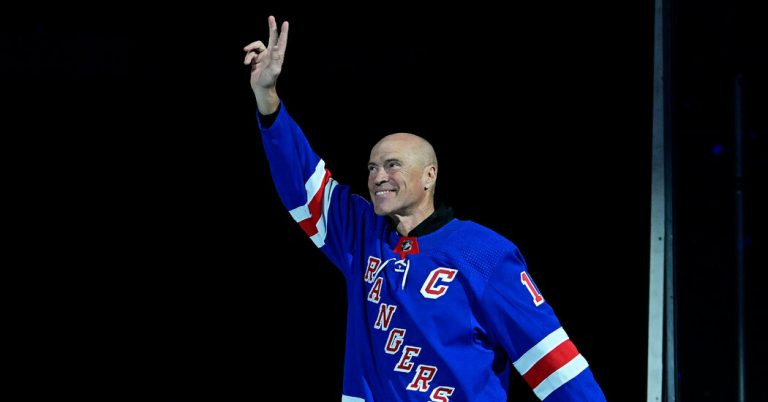 Messier, the N.H.L. Great, Is Starstruck by the Colt Who Shares His Name