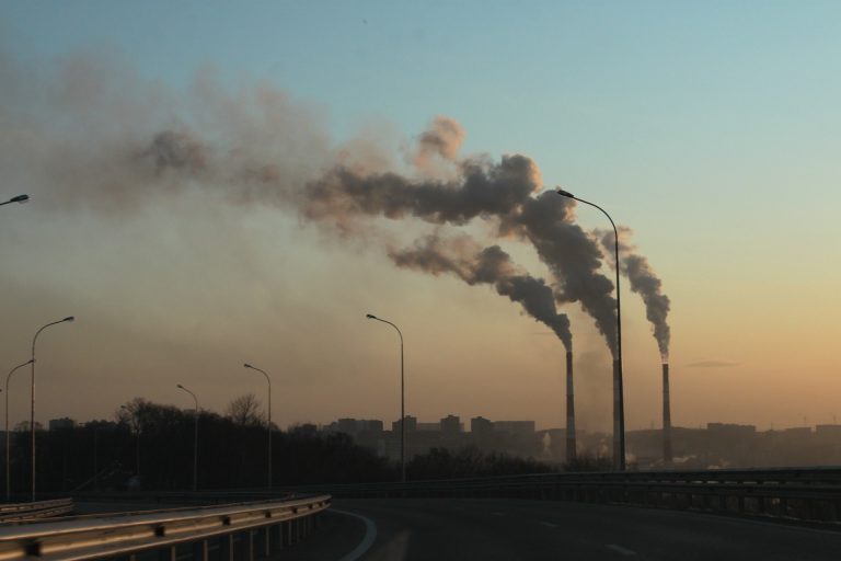 Cutting air pollution emissions would save 50,000 US lives, $600 billion each year