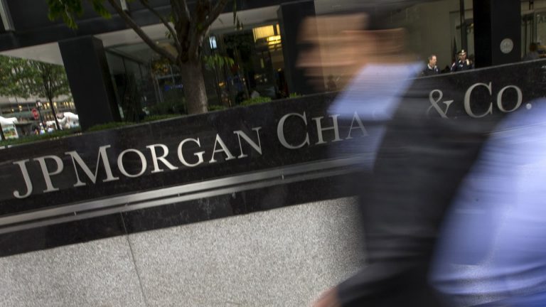 JPMorgan Chase, Gap, VMWare & more