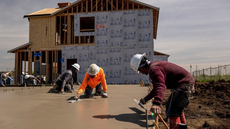 Homebuilder sentiment falls to 2-year low on declining demand, rising costs