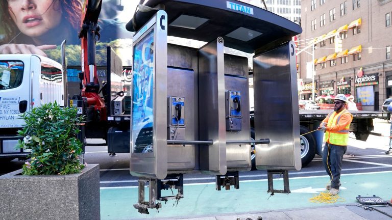 New York City removes the last payphone from service