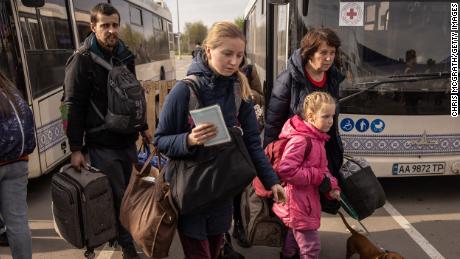 Evacuees disembark a bus after arriving in Zaporizhzhia.