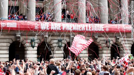 Nottingham Forest players Joe Worrall and Lewis Grabban celebrate during the club&#39;s victory parade.