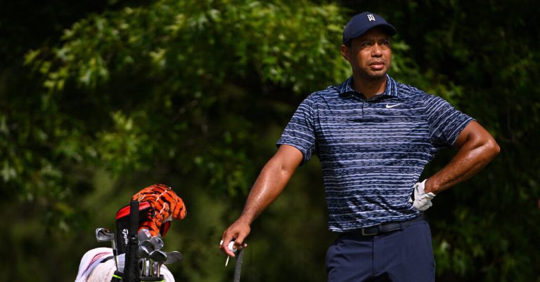 Woods Limps Through a Disappointing Round at the P.G.A. Championship