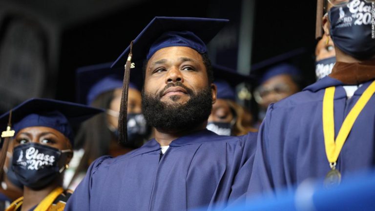 Anthony Anderson celebrates graduation from Howard University