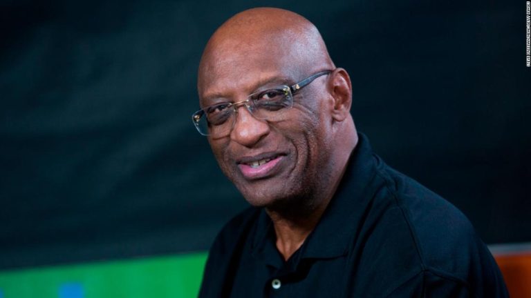 Bob Lanier: NBA Hall of Famer dies at 73