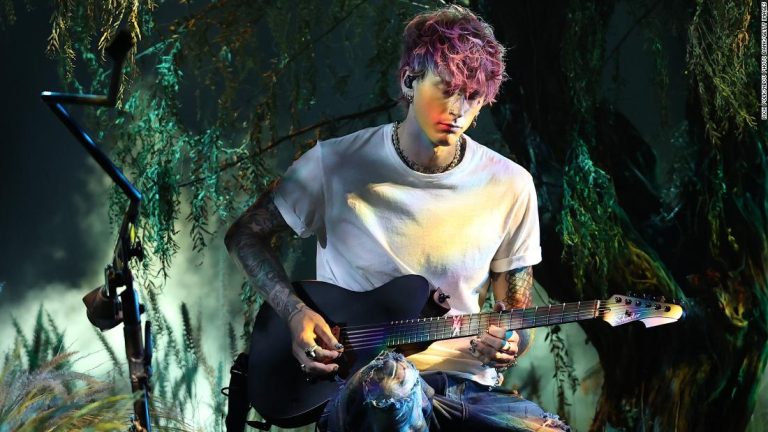 Machine Gun Kelly dedicates Billboard Music Awards performance to his ‘wife’ and ‘unborn child’