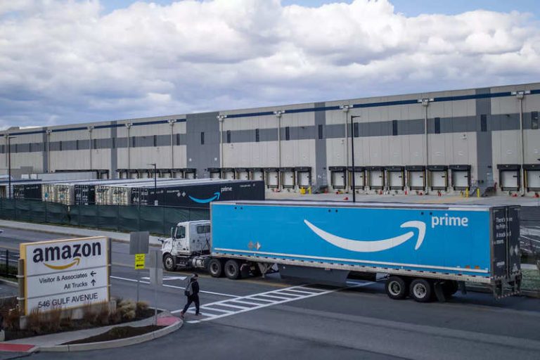 Amazon to sublease warehouses as online shopping slows