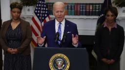 Analysis: Biden is close to the point of no return with Americans on the economy