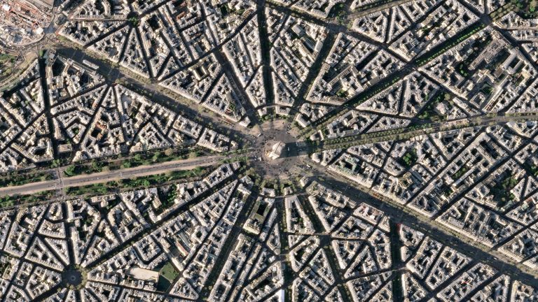 Arc de Triomphe, Paris in High Resolution