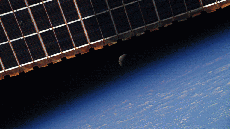 Astronaut on Space Station Captures Spectacular Photos of the Lunar Eclipse