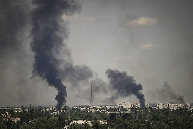 Ukrainian military reports advances in the south and intense fighting in eastern Donbas region