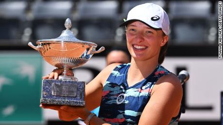 Swiatek poses with the winner&#39;s trophy after defeating Tunisia&#39;s Ons Jabeur to win the final of the Women&#39;s WTA Rome Open tennis tournament on May 15, 2022. 