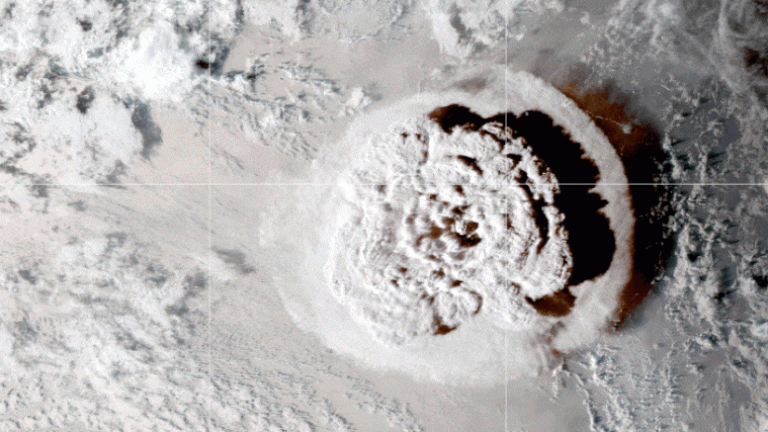 Powerful Tonga Volcano Eruption Triggered Atmospheric Gravity Waves That Reached the Edge of Space