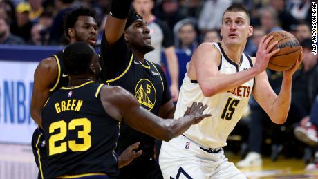 Jokic being defended by the Golden State Warriors&#39; Draymond Green.