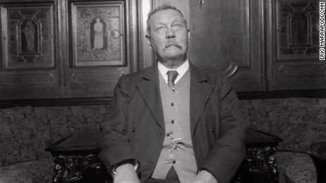 Sir Arthur Conan Doyle is seen in this 1922 photo. (AP Photo)