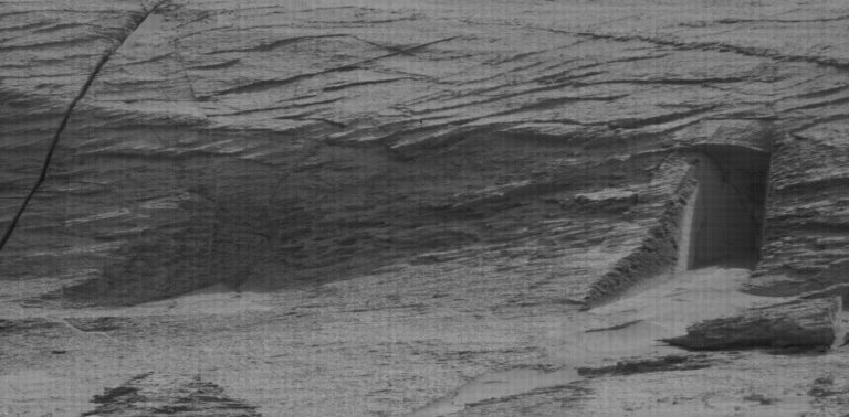 Did NASA find a mysterious doorway on Mars? No, but that’s no reason to stop looking