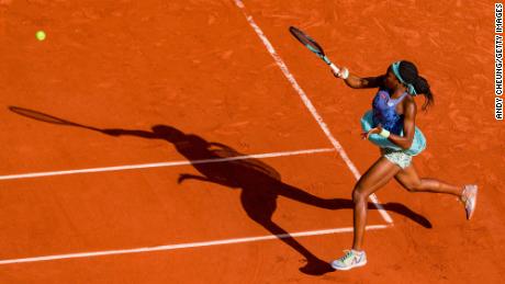 Gauff plays a forehand against Trevisan.