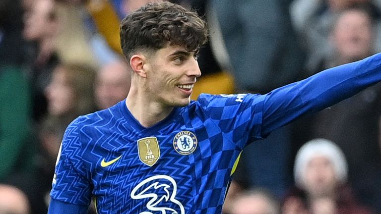 Kai Havertz salutes the home fans after scoring Chelsea&#39;s winner against Newcastle