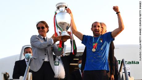 Italy coach Roberto Mancini and captain Chiellini celebrate with the Euro 2020 trophy.