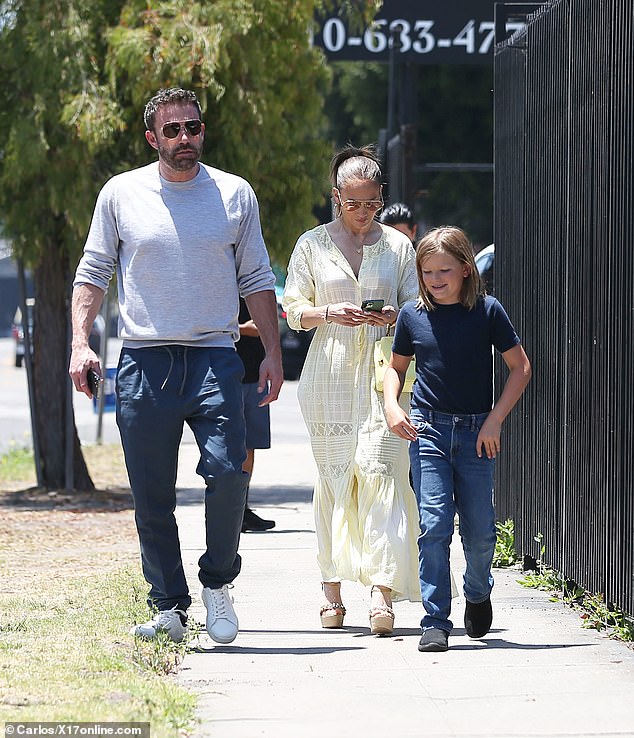 Affleck, Lopez and Samuel were seen walking on the sidewalk near the dealership