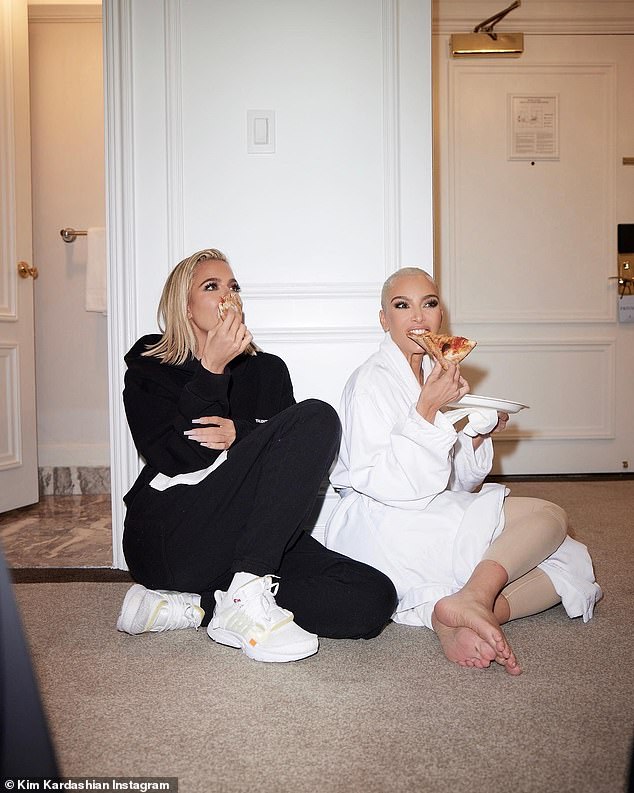 Yum! The sisters dug into the cheesy dish as they sat on the floor of a hotel room