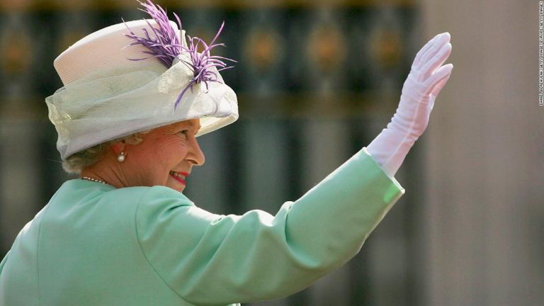 A royal wave: Queen Elizabeth II's memorable balcony moments