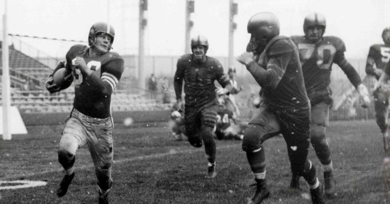 Hugh McElhenny, Elusive Hall of Fame Halfback, Is Dead at 93