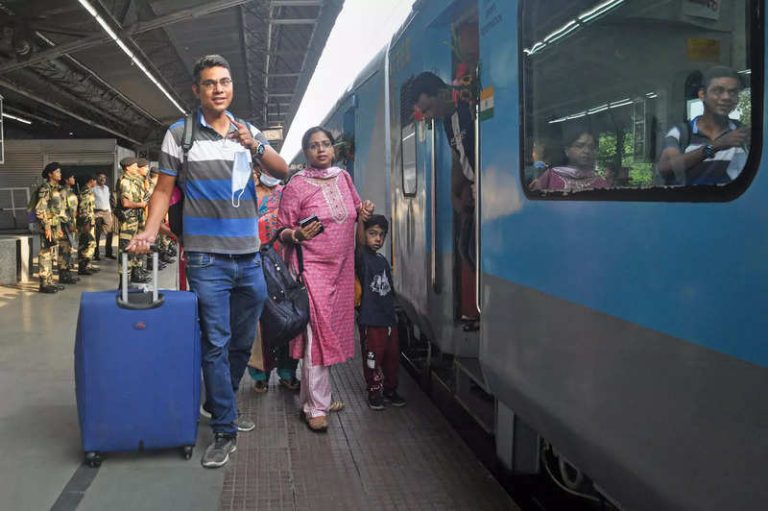 How to set destination alert to get a wake-up call on your train journey