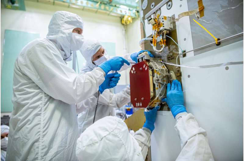 Dutch aerosol instrument SPEXone mounted on NASA’s climate satellite