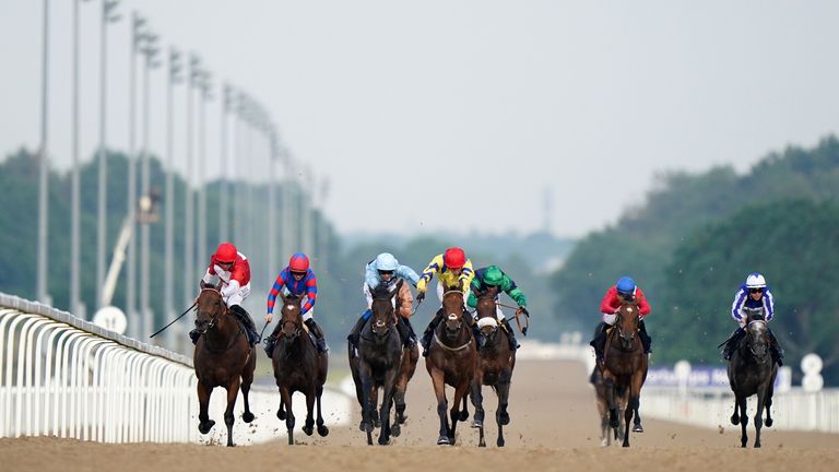 Poptronic and Sam James power home to land the Hoppings Fillies&#39; Stakes at Newcastle.