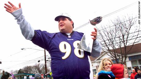 Tony Siragusa, Super Bowl winner turned fun-loving sideline reporter, dies at age 55