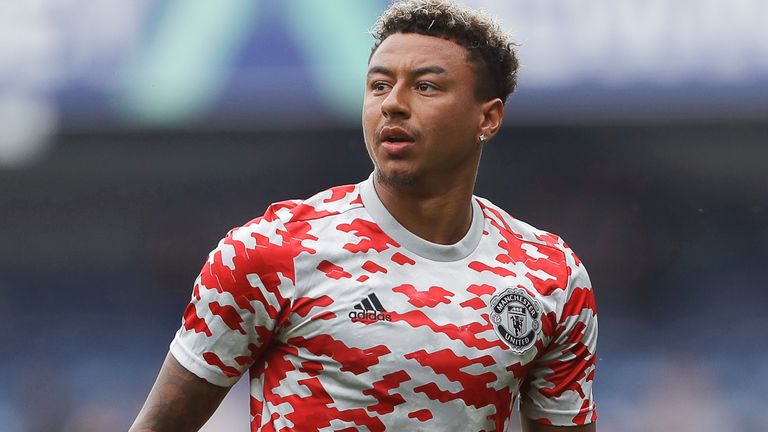 Jesse Lingard warms up (Paul Terry/Sportimage)