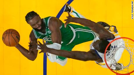 Brown shoots against Warriors forward Draymond Green.