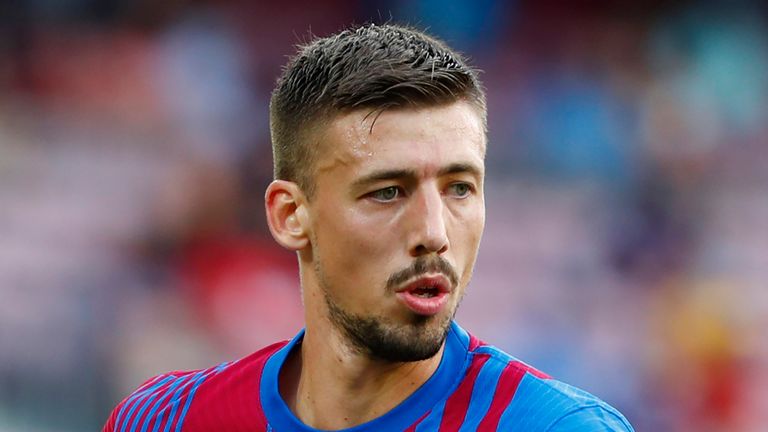 Barcelona&#39;s Clement Lenglet watches the play during the Spanish La Liga soccer match between Barcelona and Getafe, at the Camp Nou stadium in Barcelona, Spain, Sunday, Aug. 29, 2021. (AP Photo/Joan Monfort)