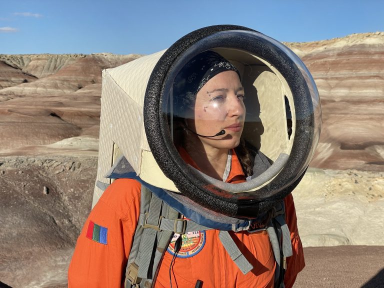 Women in simulated space missions demonstrate more sustainable leadership