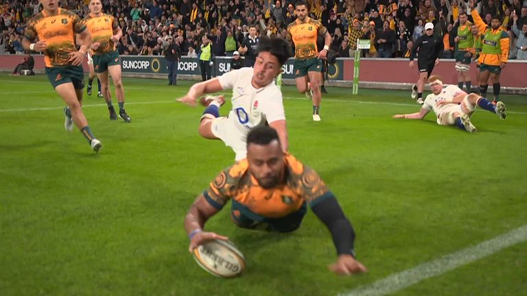 Samu Kerevi was in plenty of space on the wing and took full advantage to close the gap on England.