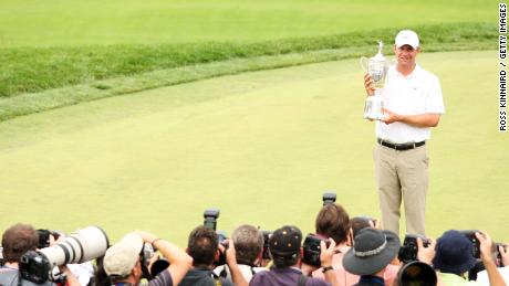 Glover poses with the US Open trophy after his two-stroke victory at Bethpage State Park in 2009.