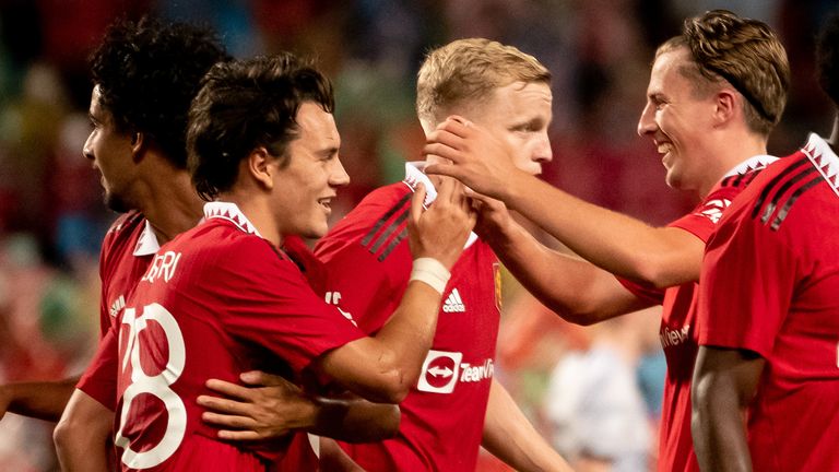 Facundo Pellistri is congratulated by Charlie Savage after scoring Man Utd&#39;s fourth goal against Liverpool 