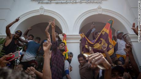 Sri Lanka is in chaos and its president has fled. Here&#39;s what we know